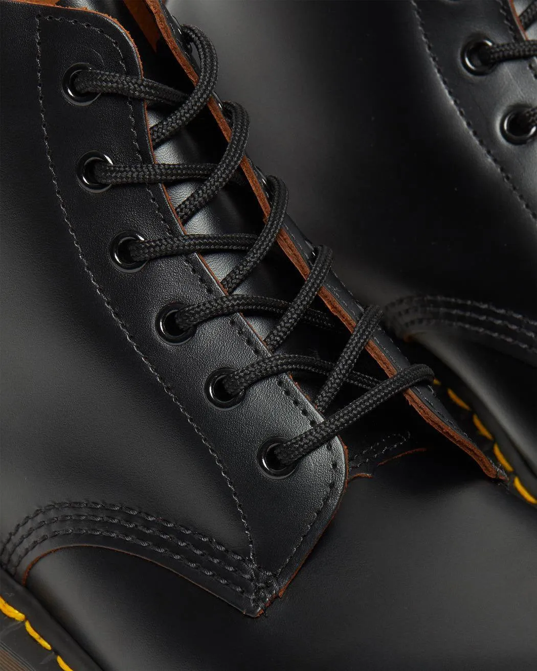 Dr Martens Made In England Vintage 101 Boots - Black Quilon