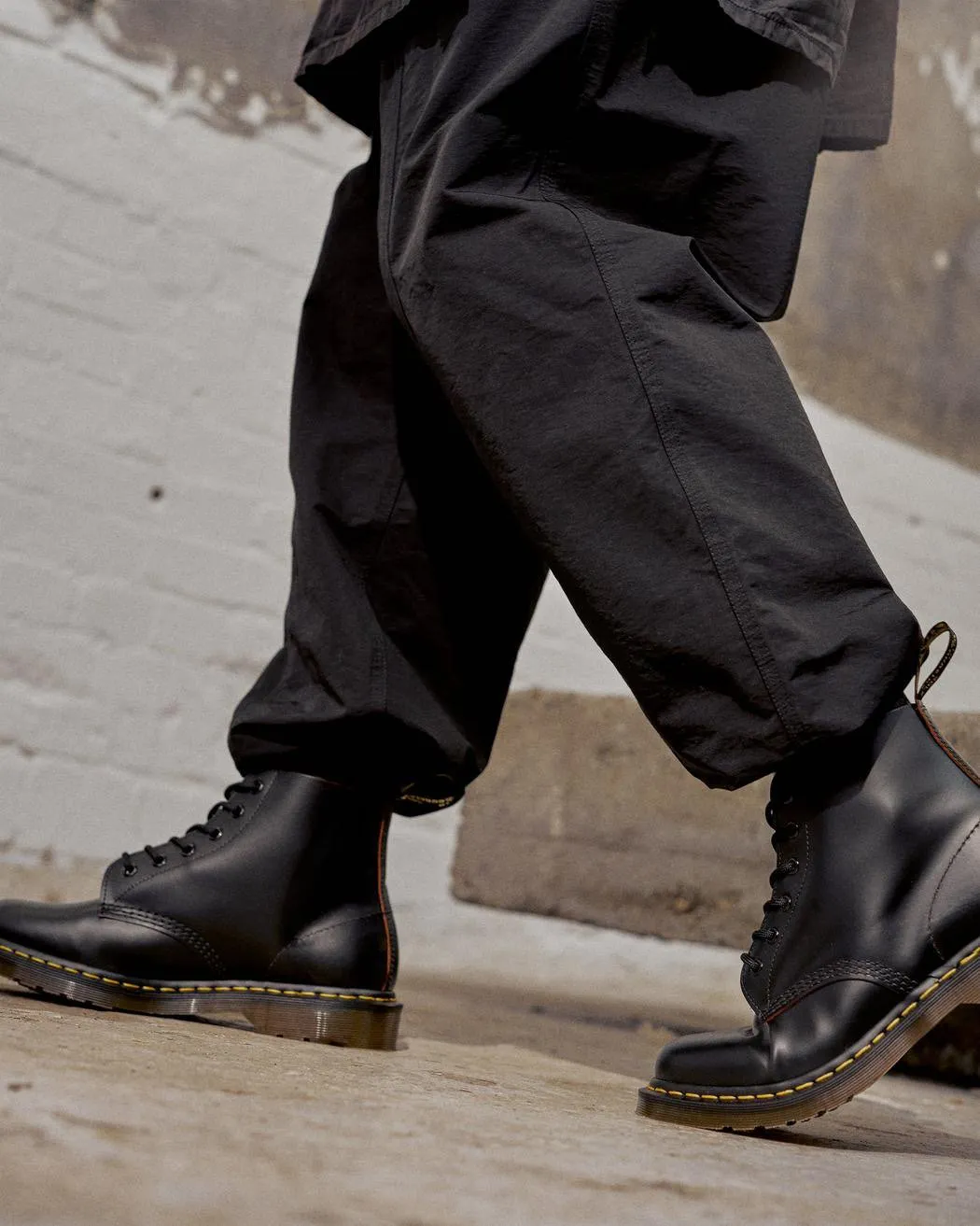 Dr Martens Made In England Vintage 101 Boots - Black Quilon